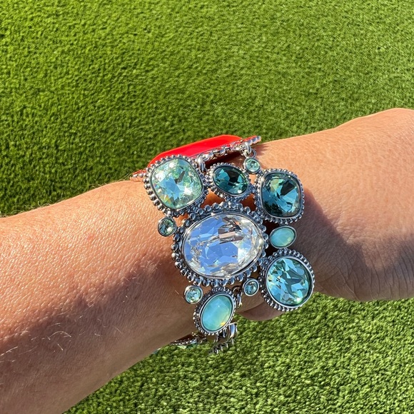 Swarovski Silver Nova Bracelet and Earrings - Picture 3 of 10